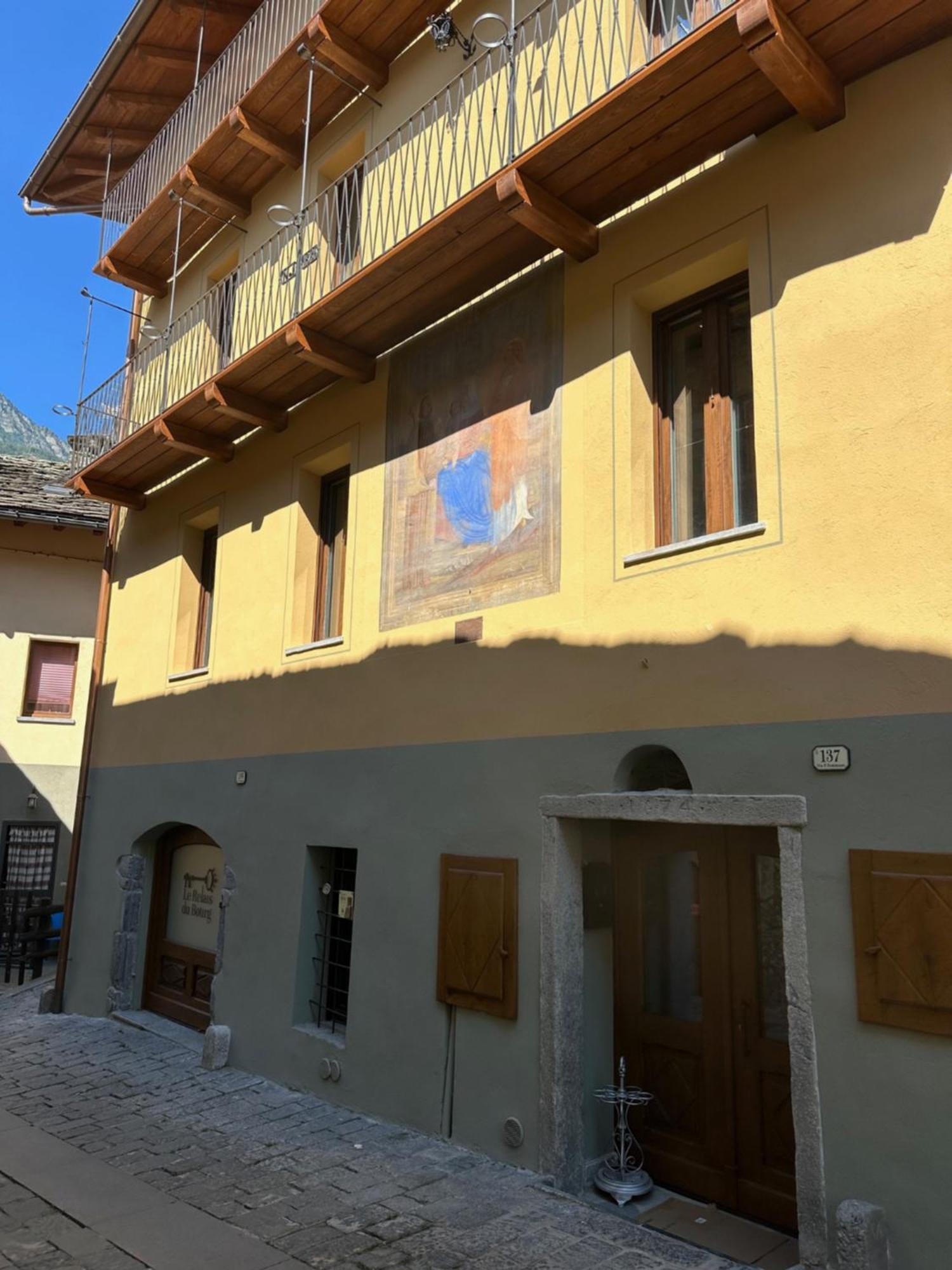 Le Relais Du Bourg Chambres De Charme Wellnes Donnaz Buitenkant foto